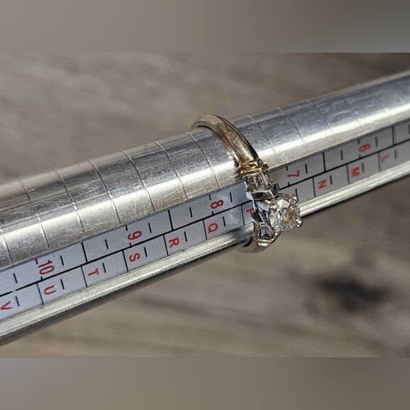 Beautiful white/gold 14kt gold engagement ring ๐ Size 7.75 - Picture 2 of 7